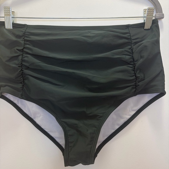 Meet.Curve Floral Green Women's Swim Set Size XL(US 16/18) - Picture 10 of 13